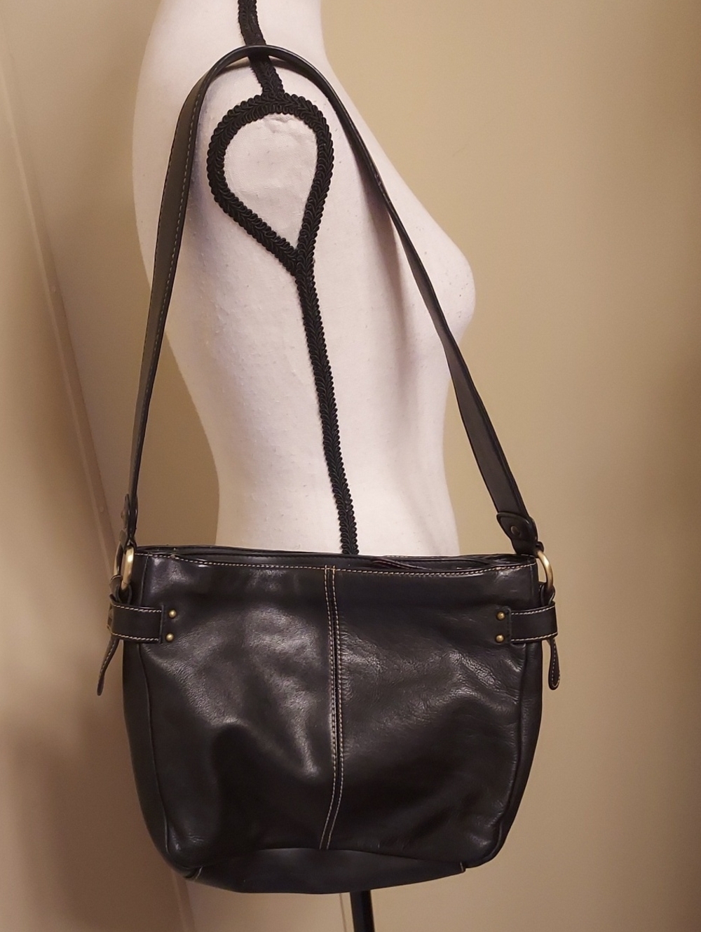 GH Bass Classic Black Leather Shoulder Bag - Women